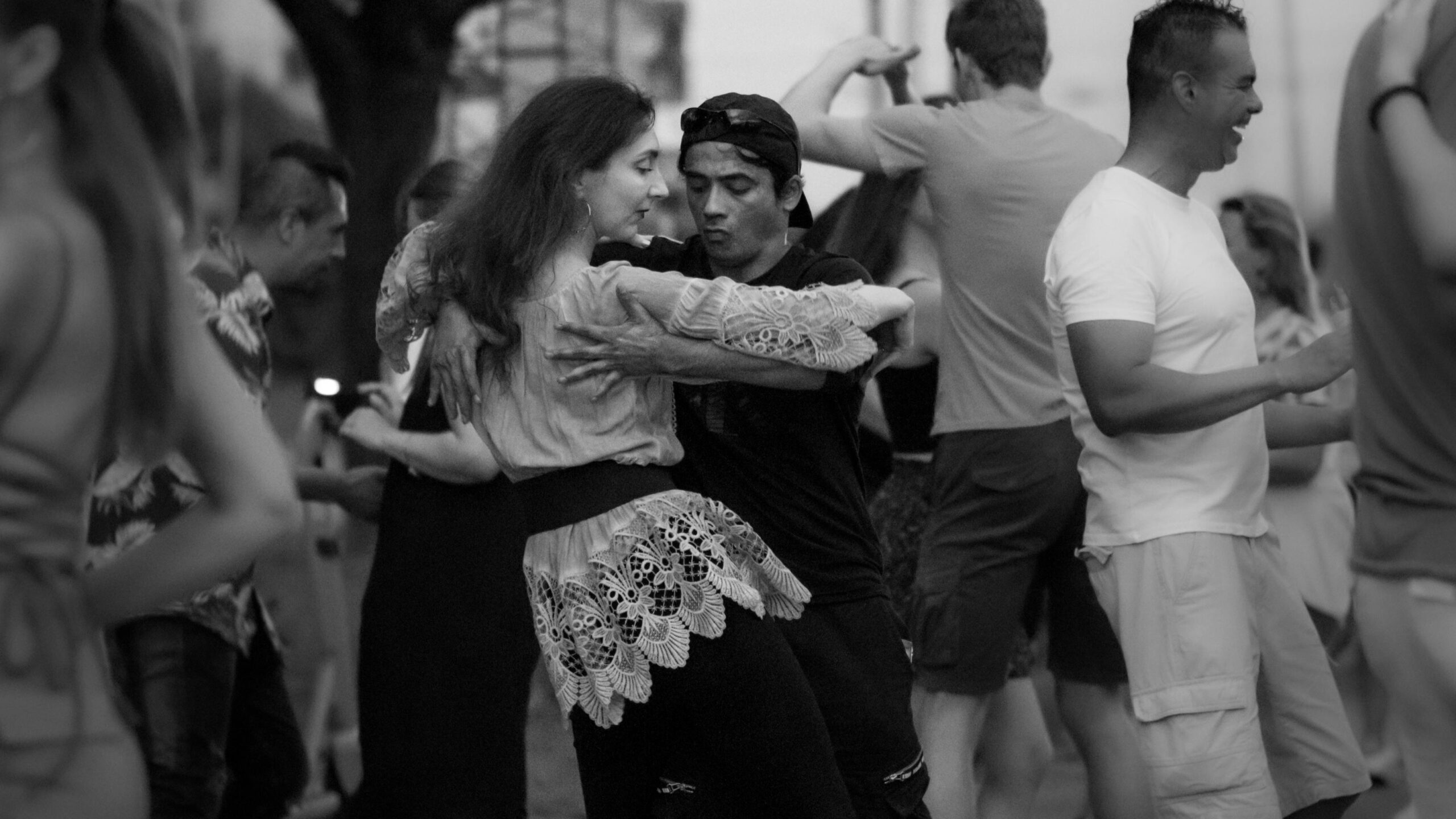 You are currently viewing Why Most Men Don’t Dance (And What They’re Missing Out On)