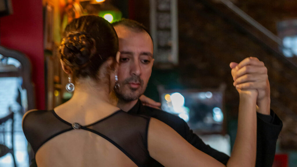 How to Pick Up Women as an Introvert Who Is Learning to Dance