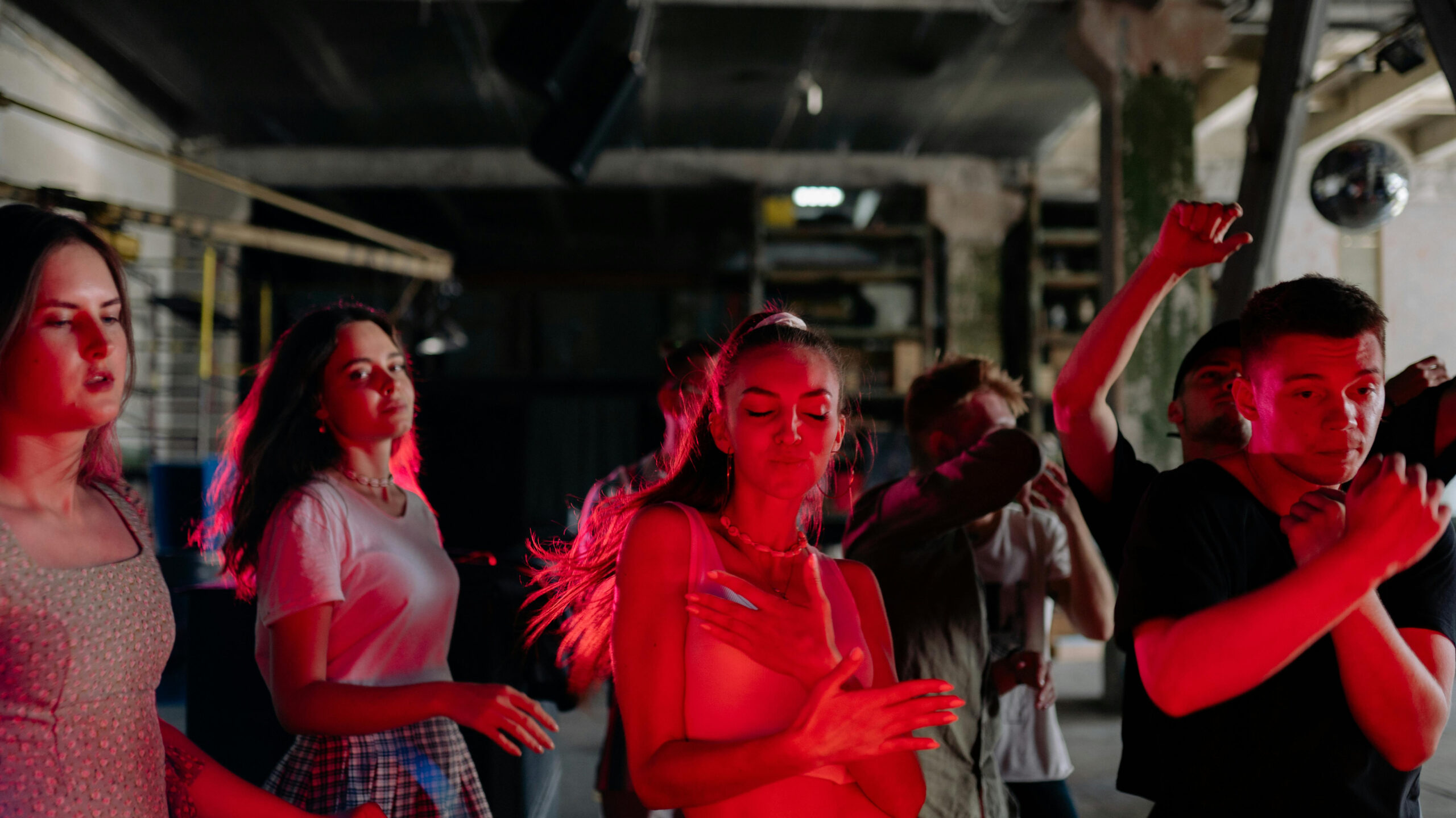 Read more about the article How to Pick Up Women as an Introvert Who Is Learning to Dance